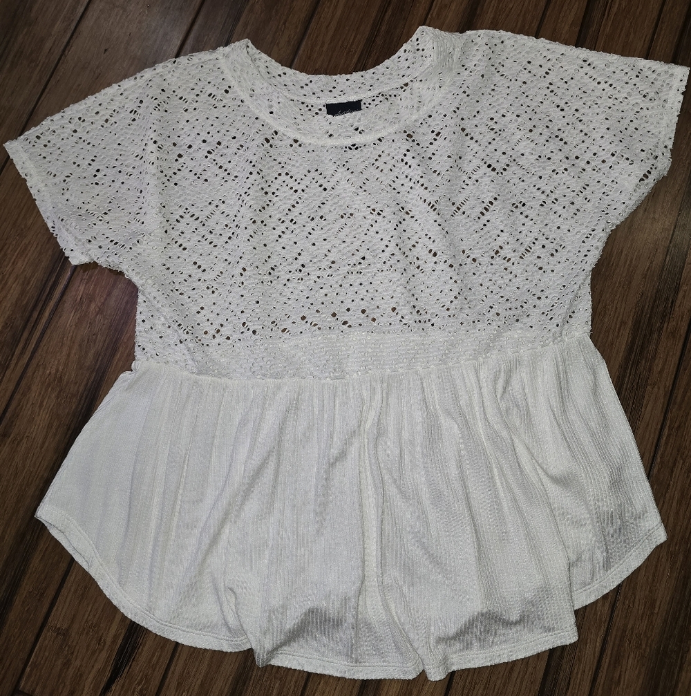 Buckle Day Trip Lace Flowy White Top Size Medium